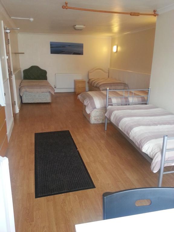 Saint Florence Llanion Lodge الغرفة الصورة